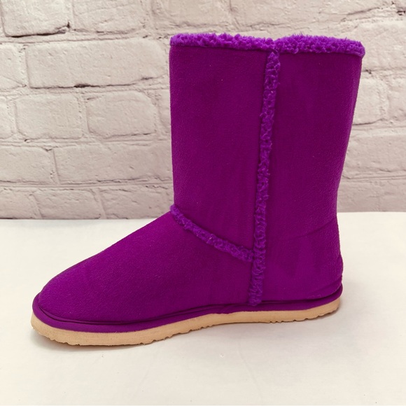 Shoes - Women's Ugg Style Faux Suede Ankle Boots M (7-8)